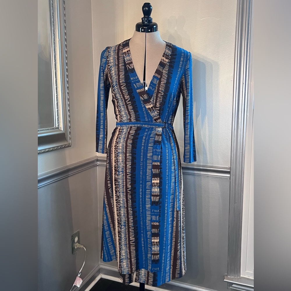 BCBGMaxAzria Blue and Silver Sheath Dress V-Neck 3/4 Sleeve